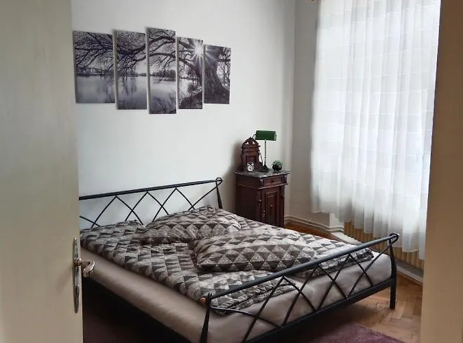 Apartman Prazska * ヤブロネツ・ナド・ニソウ